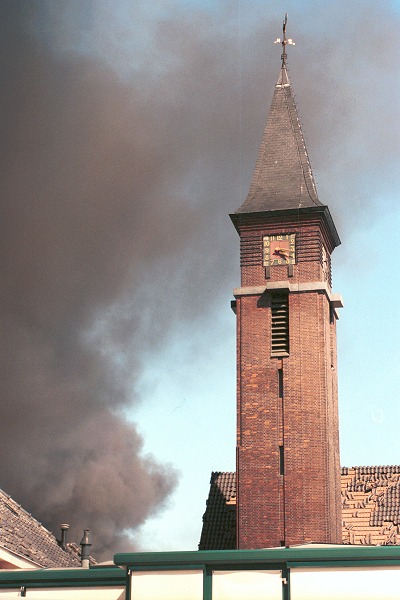 Vuurwerkramp Enschede, 13 mei 2000: zwarte wolken