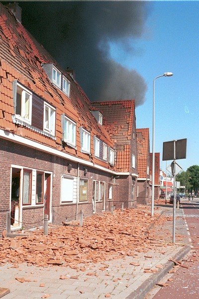 Vuurwerkramp Enschede, 13 mei 2000: rode dakpannen