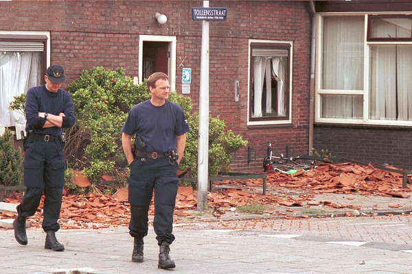 Vuurwerkramp Enschede, 13 mei 2000: Tollenstraat, een dag na de ramp
