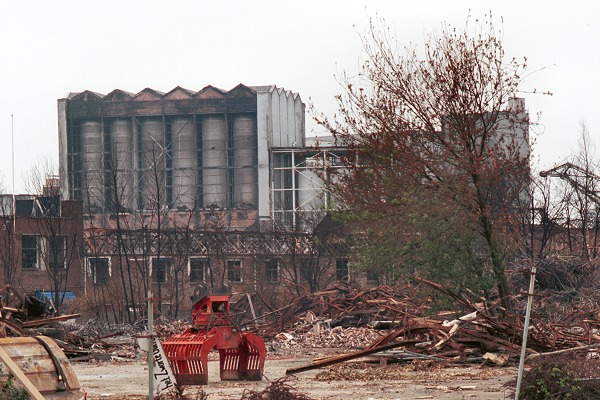 Vuurwerkramp Enschede, 13 mei 2000: Grolsch, een dag na de ramp